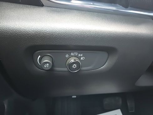 Used 2022 Chevrolet Traverse RS image 45