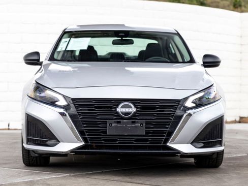 Used 2024 Nissan Altima 2.5 SV image 4