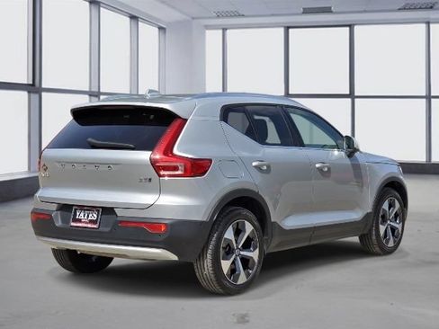 Used 2025 Volvo XC40 B5 Plus AWD/4WD image 7