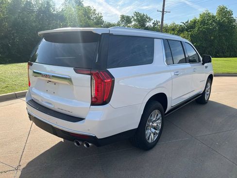 Used 2022 GMC Yukon XL Denali AWD/4WD image 5