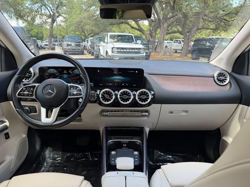 Used 2023 Mercedes-Benz GLA 250 4MATIC w/ Premium Package image 18