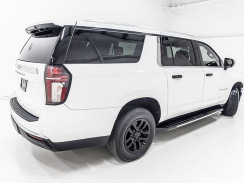 Used 2022 Chevrolet Suburban LT RWD image 7