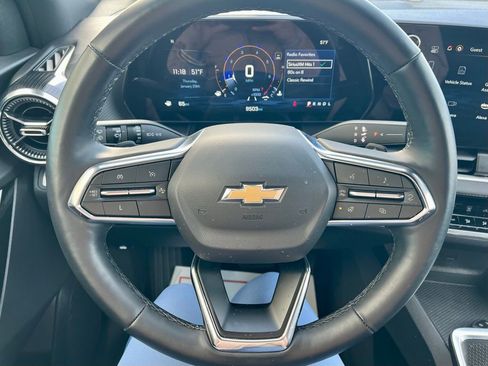 Used 2025 Chevrolet Equinox LT w/ Safety and Technology Package image 11