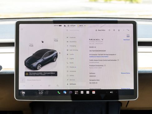 Used 2024 Tesla Model Y Long Range AWD/4WD image 28