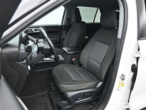Used 2022 Ford Explorer XLT image 19