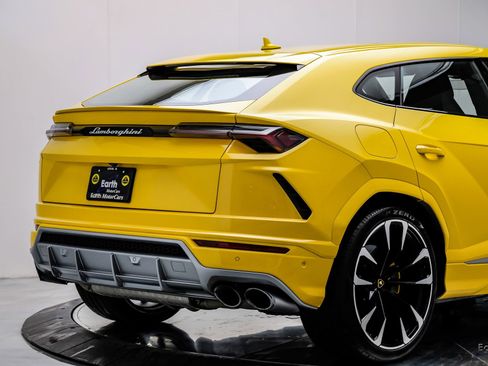 Used 2021 Lamborghini Urus AWD/4WD image 17