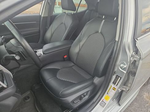 Used 2023 Toyota Camry SE FWD image 11