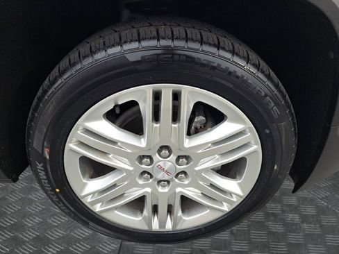 Used 2019 GMC Acadia SLT image 17