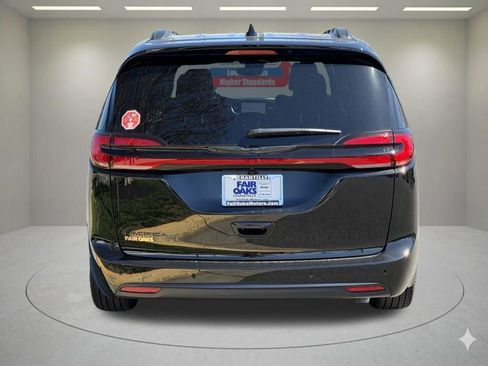 New 2026 Chrysler Pacifica Select image 7