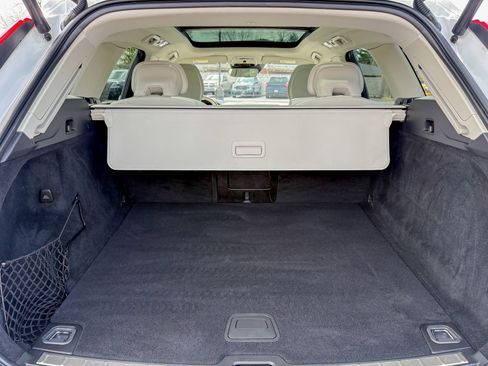 Used 2021 Volvo XC60 T5 Momentum w/ Advanced Package image 34