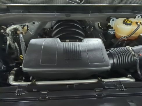 Used 2023 Chevrolet Tahoe Z71 w/ Luxury Package image 28