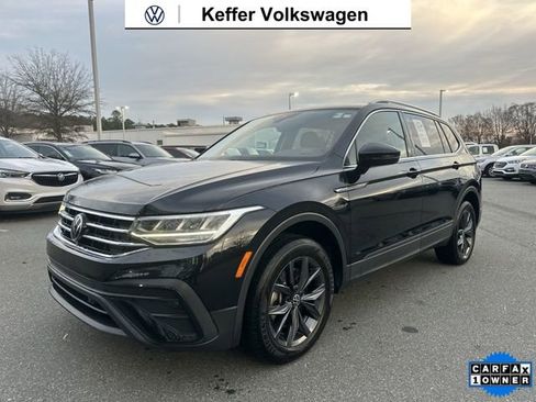 Certified 2023 Volkswagen Tiguan SE image 1