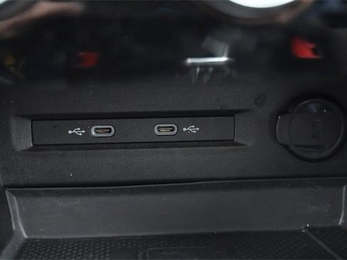 Certified 2022 Volkswagen Taos SEL w/ Panoramic Sunroof Package image 16