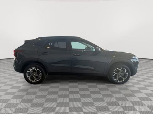 Certified 2025 Chevrolet Trax LT w/ Driver Confidence Package image 12