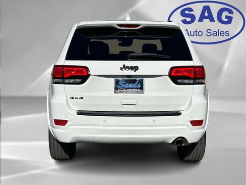 Used 2022 Jeep Grand Cherokee Laredo X image 5