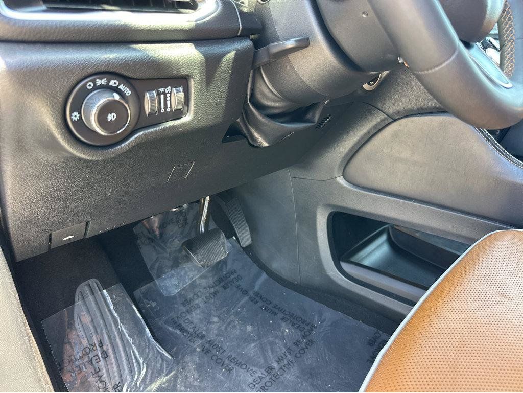 Used 2023 Chrysler Pacifica Pinnacle FWD image 32