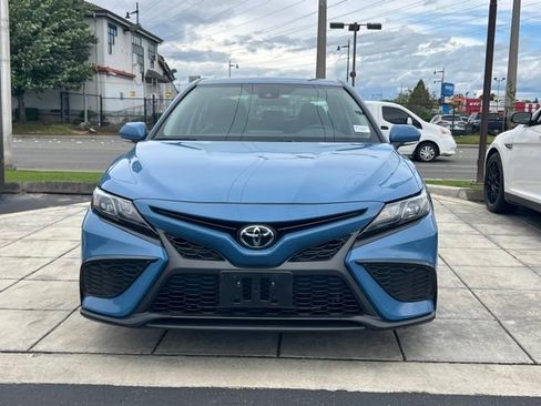 Used 2024 Toyota Camry SE w/ Cold Weather Package FWD image 4