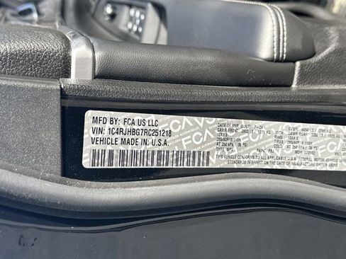 Used 2024 Jeep Grand Cherokee Limited w/ Luxury Tech Group II image 35