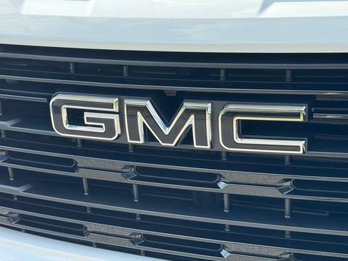 New 2026 GMC Sierra 1500 Elevation w/ LPO, Elevation Black Package image 6