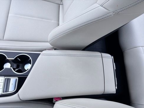 Used 2025 Genesis G70 2.5T image 35