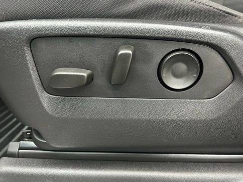 Used 2024 GMC Sierra 2500 SLE w/ SLE Convenience Package image 8