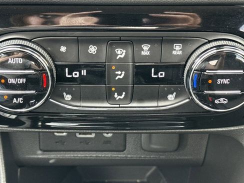 Used 2021 Buick Encore GX Select w/ Sport Touring Package FWD image 19