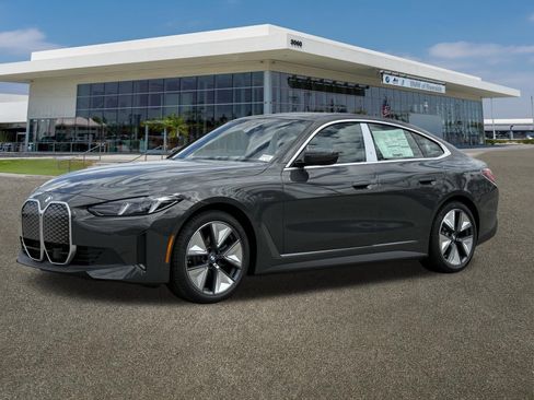 New 2026 BMW i4 eDrive40 w/ Parking Assistance Package RWD image 5