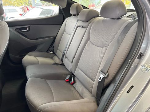 Used 2016 Hyundai Elantra SE image 17