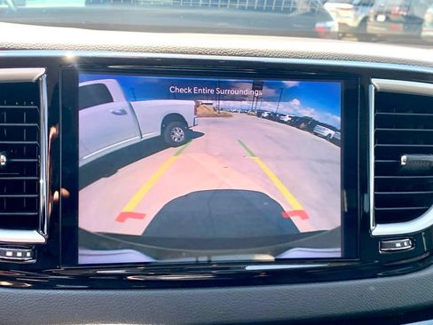 Used 2024 Chrysler Pacifica Touring-L FWD image 38