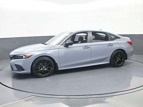 Used 2023 Honda Civic Sport image 2