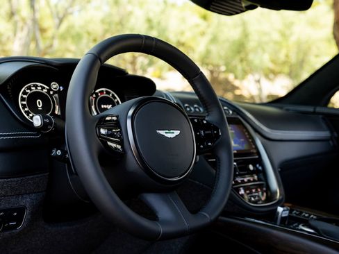 Used 2021 Aston Martin DBX AWD/4WD image 12