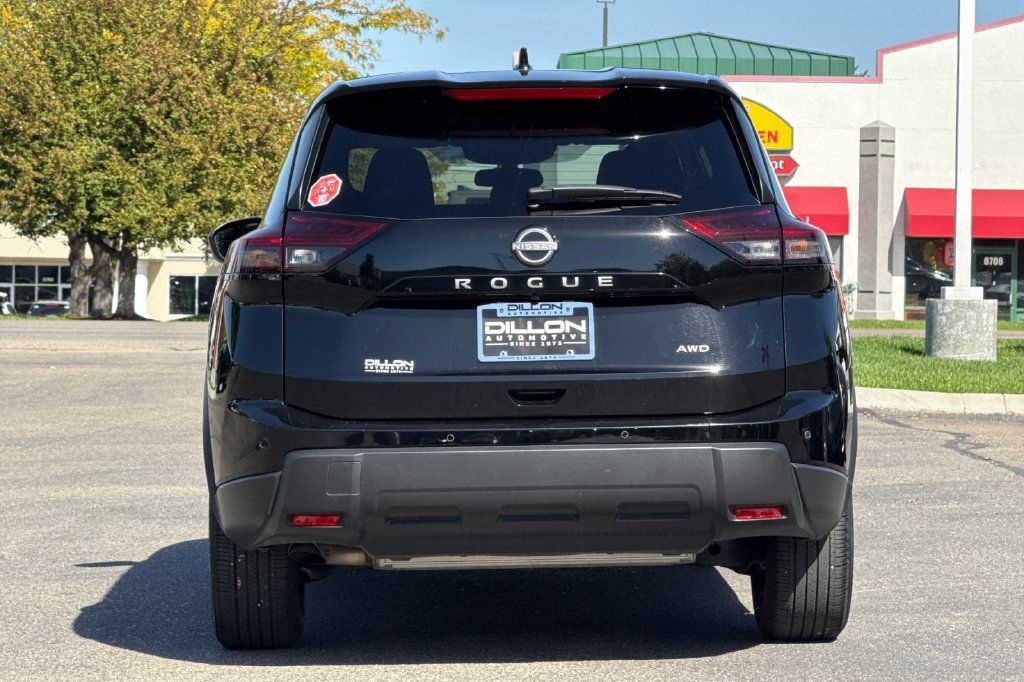 Used 2026 Nissan Rogue SV AWD/4WD image 8