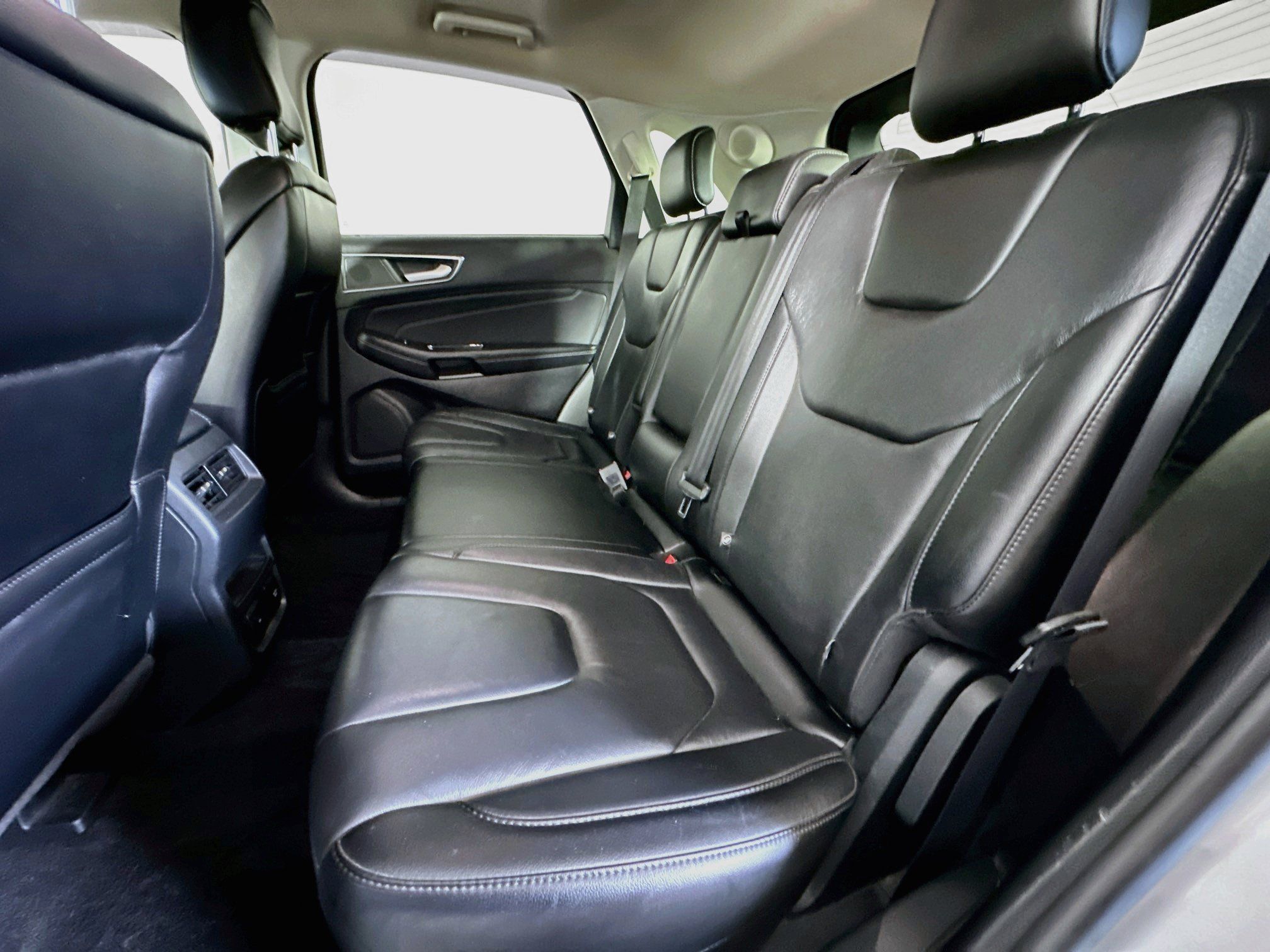 Used 2020 Ford Edge Titanium FWD image 26