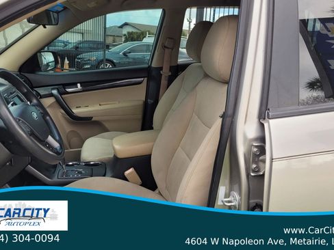Used 2013 Kia Sorento LX image 13