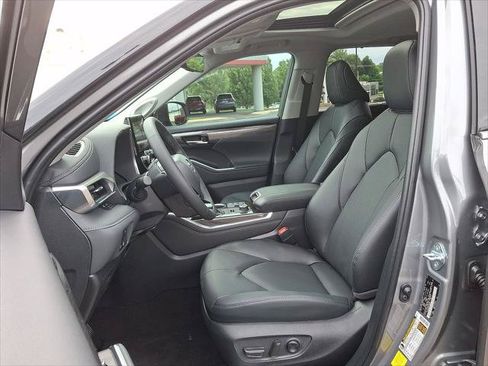Certified 2026 Toyota Highlander Limited AWD/4WD image 13