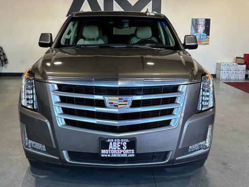 Used 2016 Cadillac Escalade Premium image 3