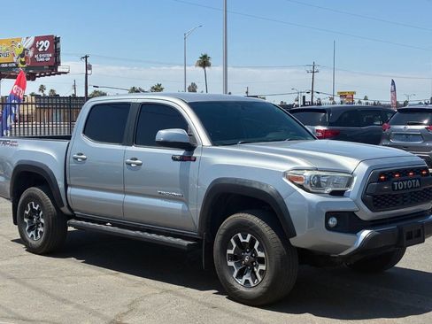 Used 2017 Toyota Tacoma TRD Off-Road w/ Tow Package RWD image 12