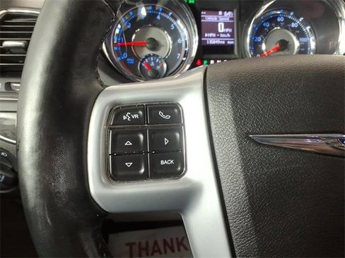 Used 2014 Chrysler Town & Country Touring-L w/ Driver Convenience Group image 19