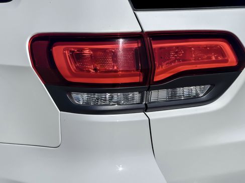 Used 2020 Jeep Grand Cherokee Limited X RWD image 27