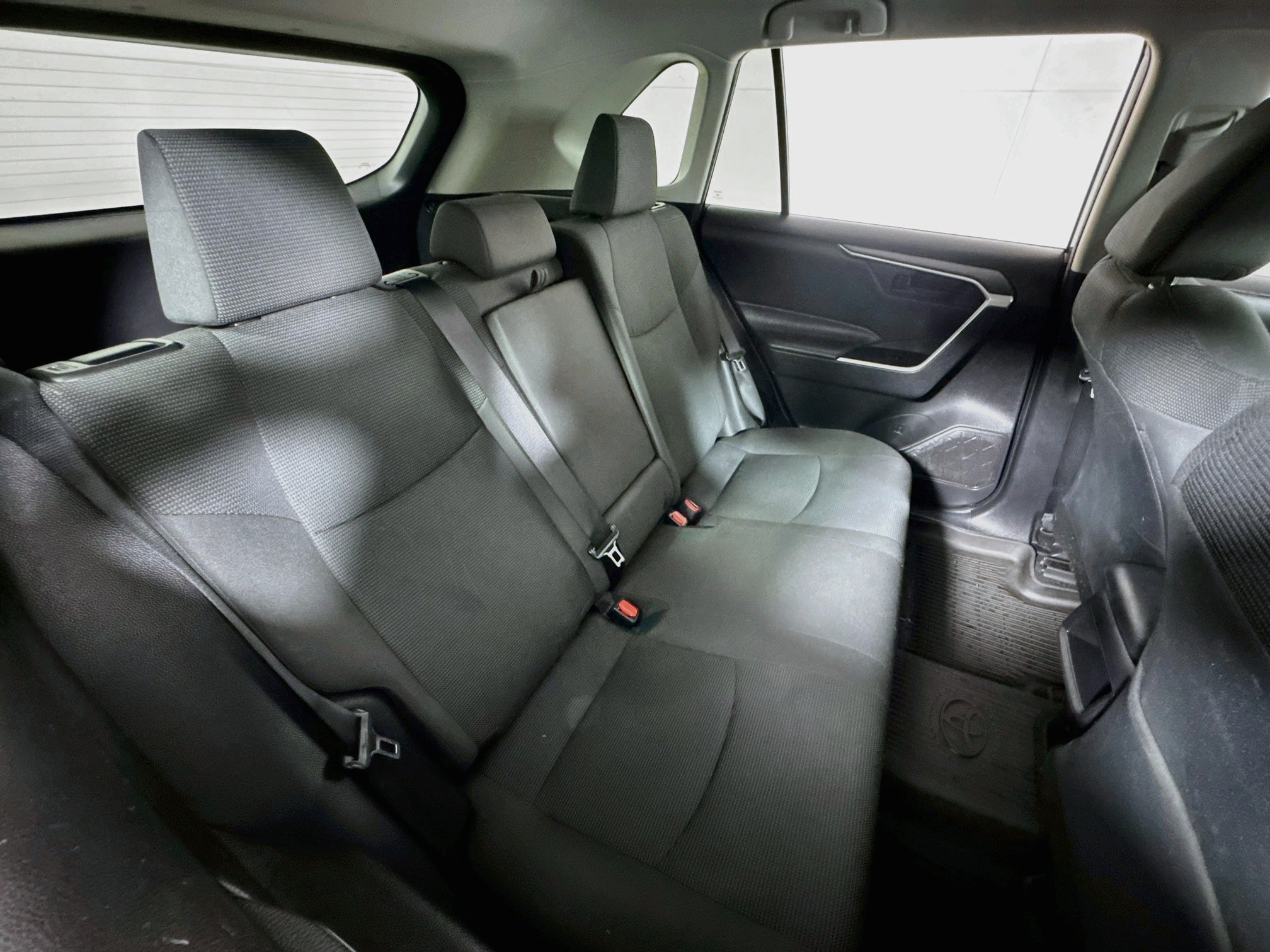 Used 2021 Toyota RAV4 LE AWD/4WD image 23