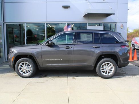 New 2025 Jeep Grand Cherokee Laredo X w/ Luxury Tech Group I image 5