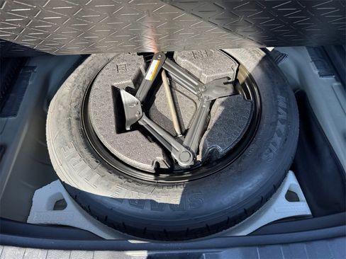 Used 2022 Toyota RAV4 XLE image 17