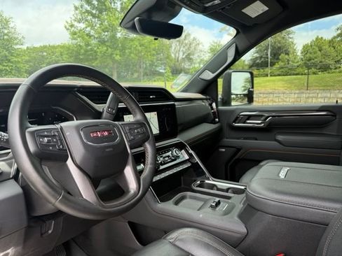 Used 2024 GMC Sierra 2500 AT4 w/ Technology Package AWD/4WD image 4