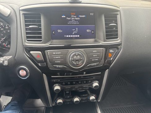 Used 2019 Nissan Pathfinder S AWD/4WD image 16