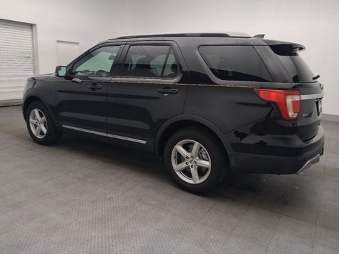 Used 2017 Ford Explorer XLT image 3