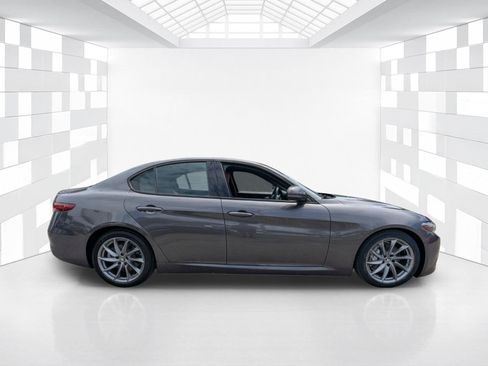 Used 2022 Alfa Romeo Giulia Sprint RWD image 6