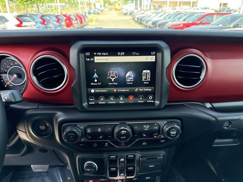 Used 2023 Jeep Gladiator Rubicon w/ LED Lighting Group AWD/4WD image 19