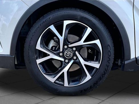 Used 2018 Toyota C-HR XLE FWD image 11