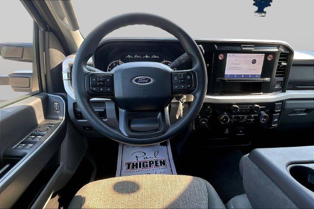 Used 2025 Ford F250 XLT AWD/4WD image 6