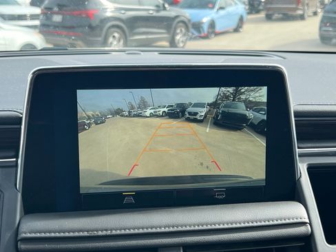 Used 2024 Chevrolet Suburban LT image 35